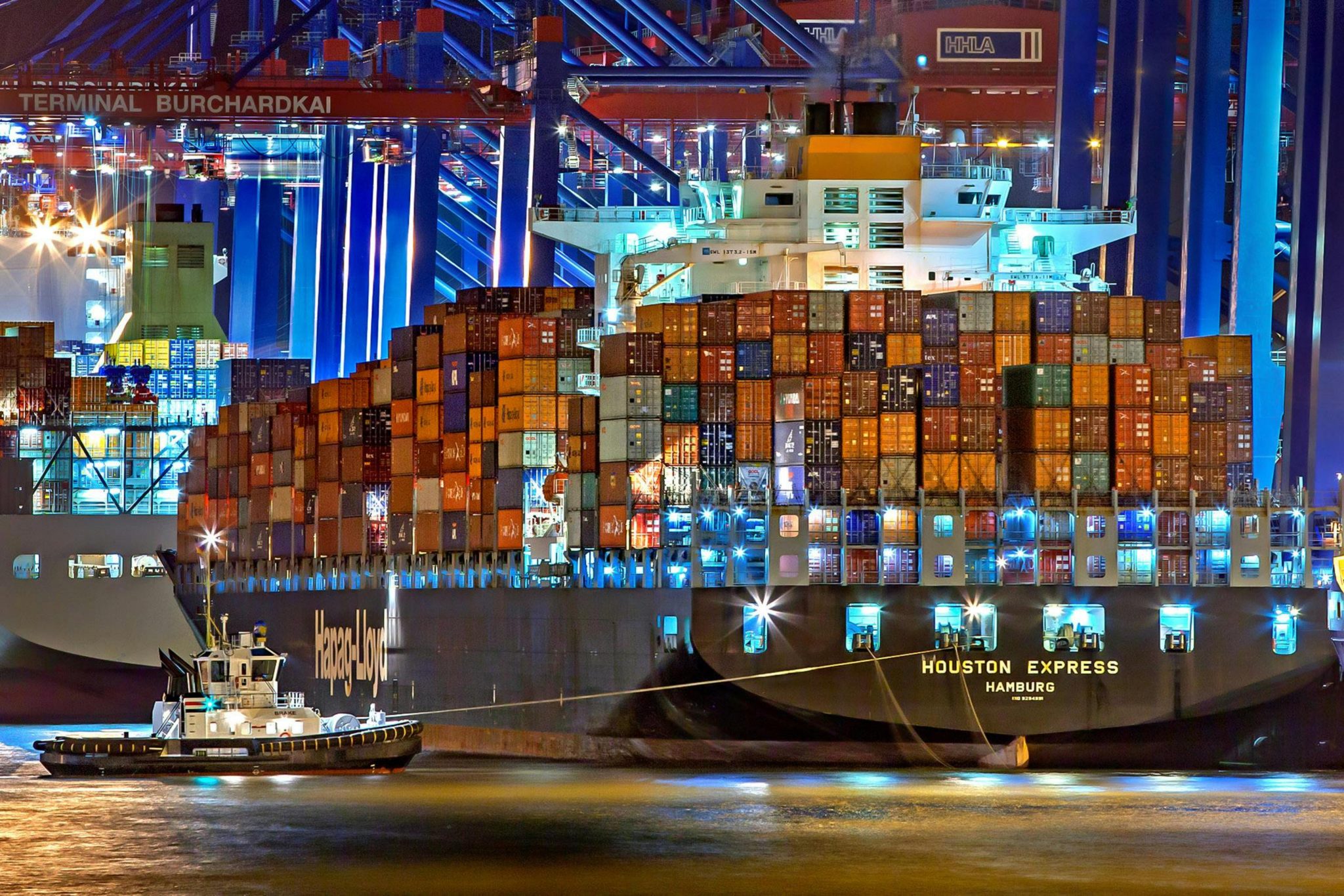 shipWithContainers_5