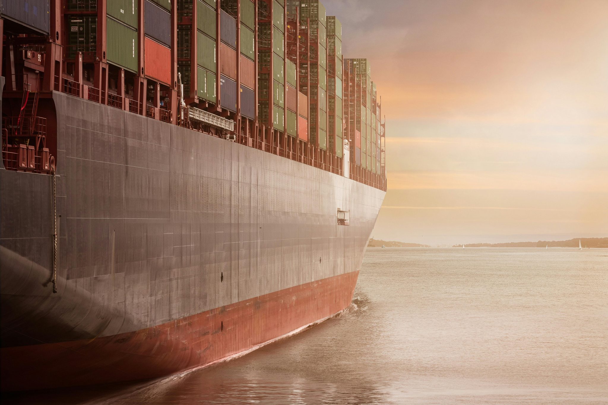 shipWithContainers_6
